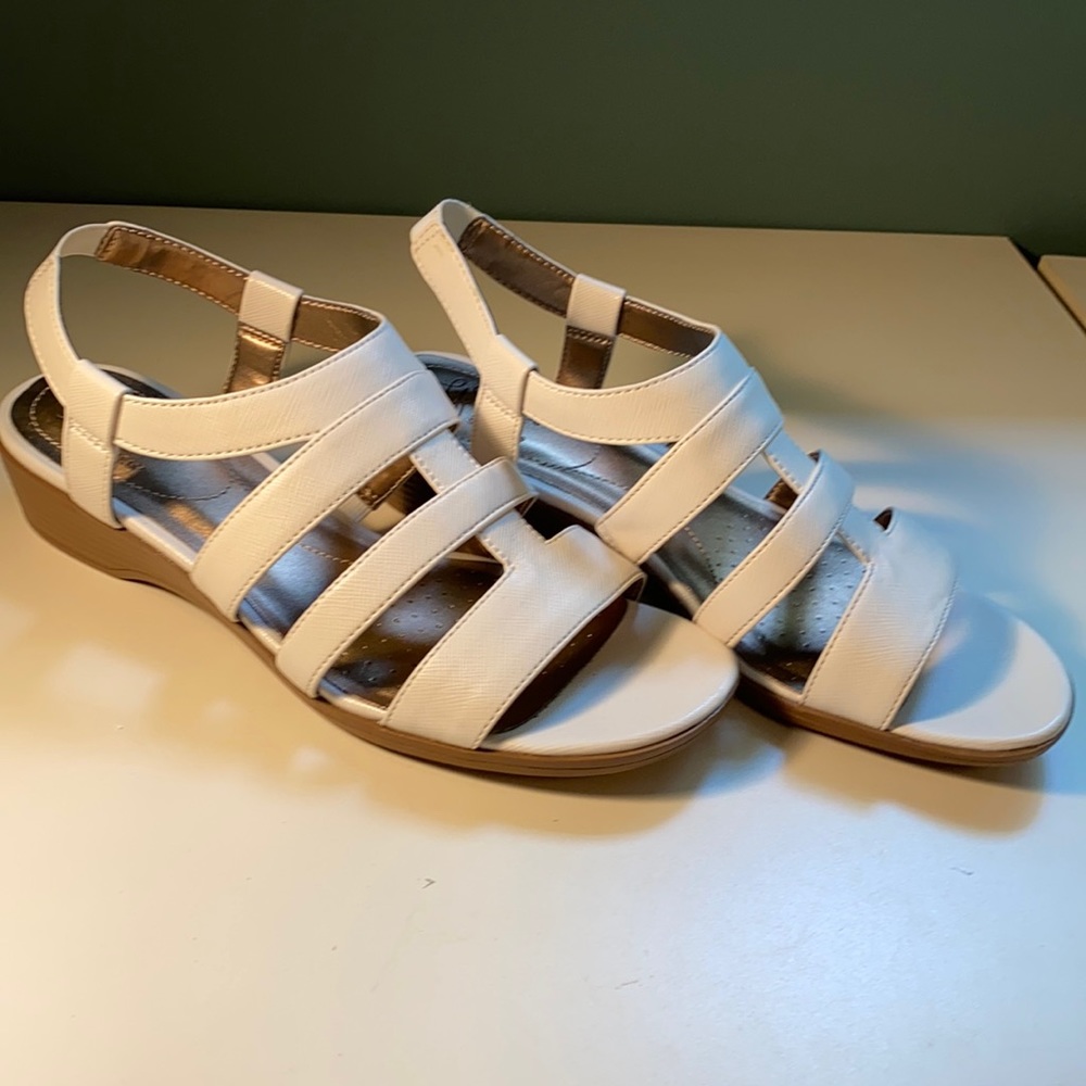 Life stride white sandal